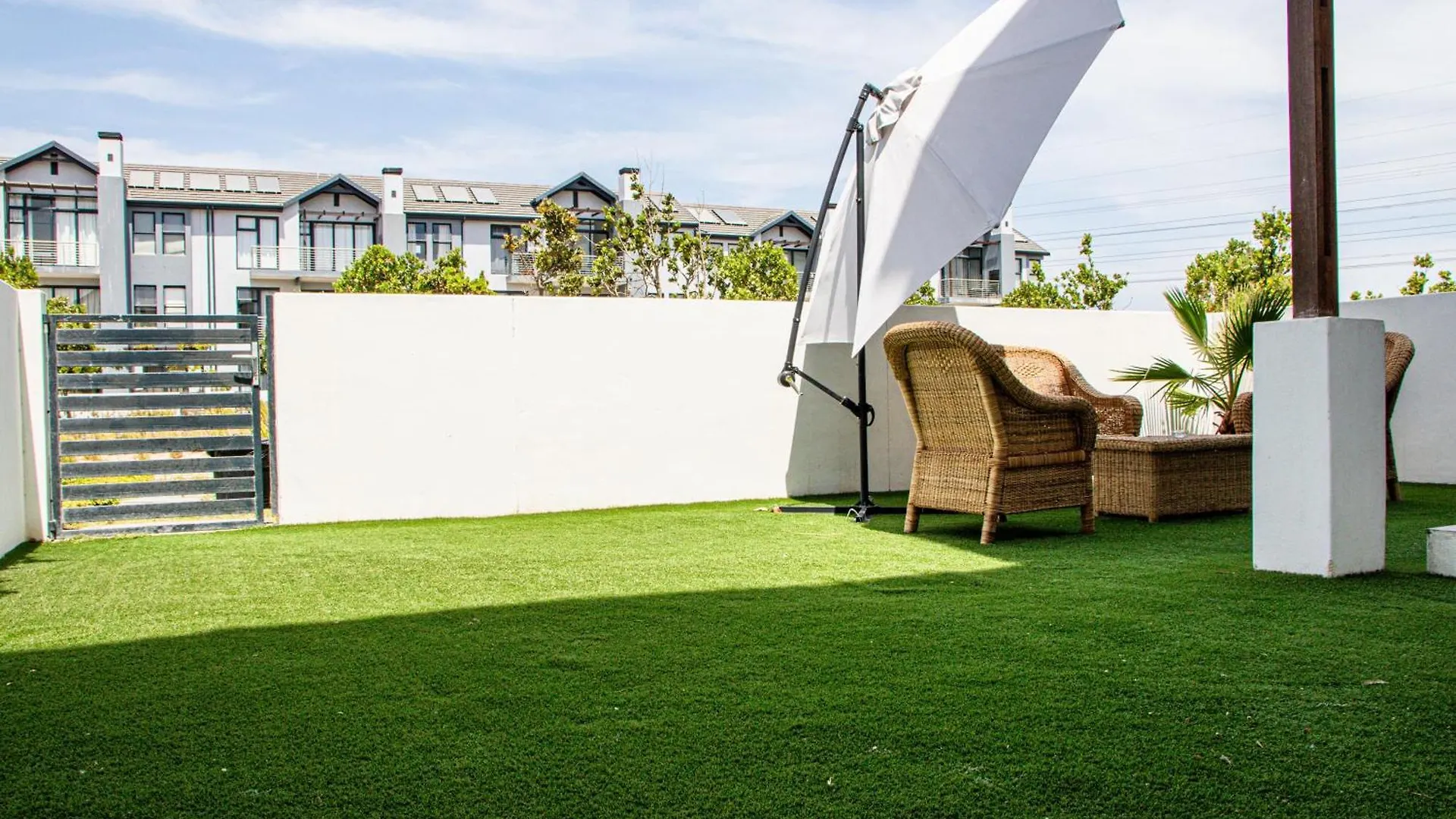 B&B Sitari County Estate - The Most Iconic Estate Cape Town South Africa