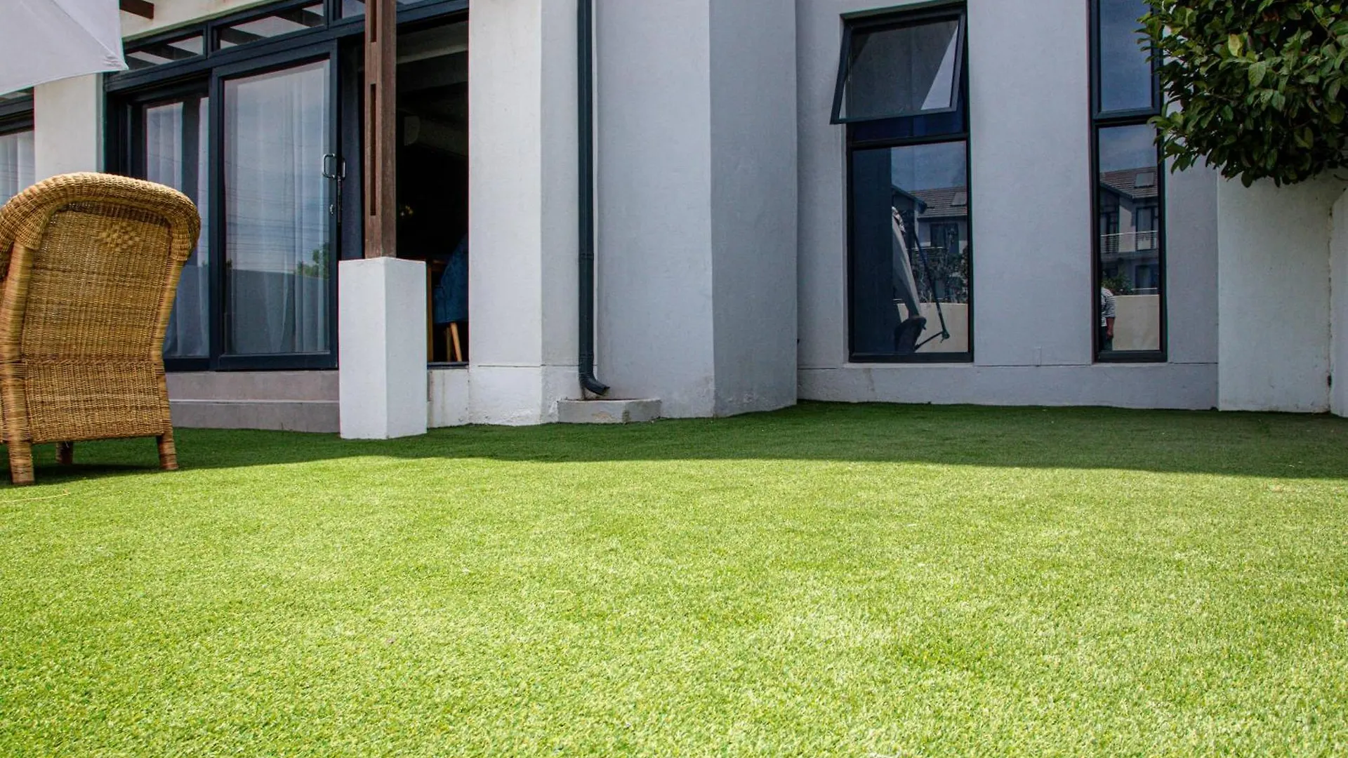 B&B Sitari County Estate - The Most Iconic Estate Cape Town