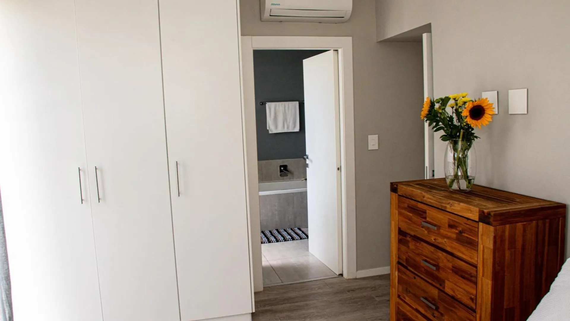B&B Sitari County Estate - The Most Iconic Estate Cape Town