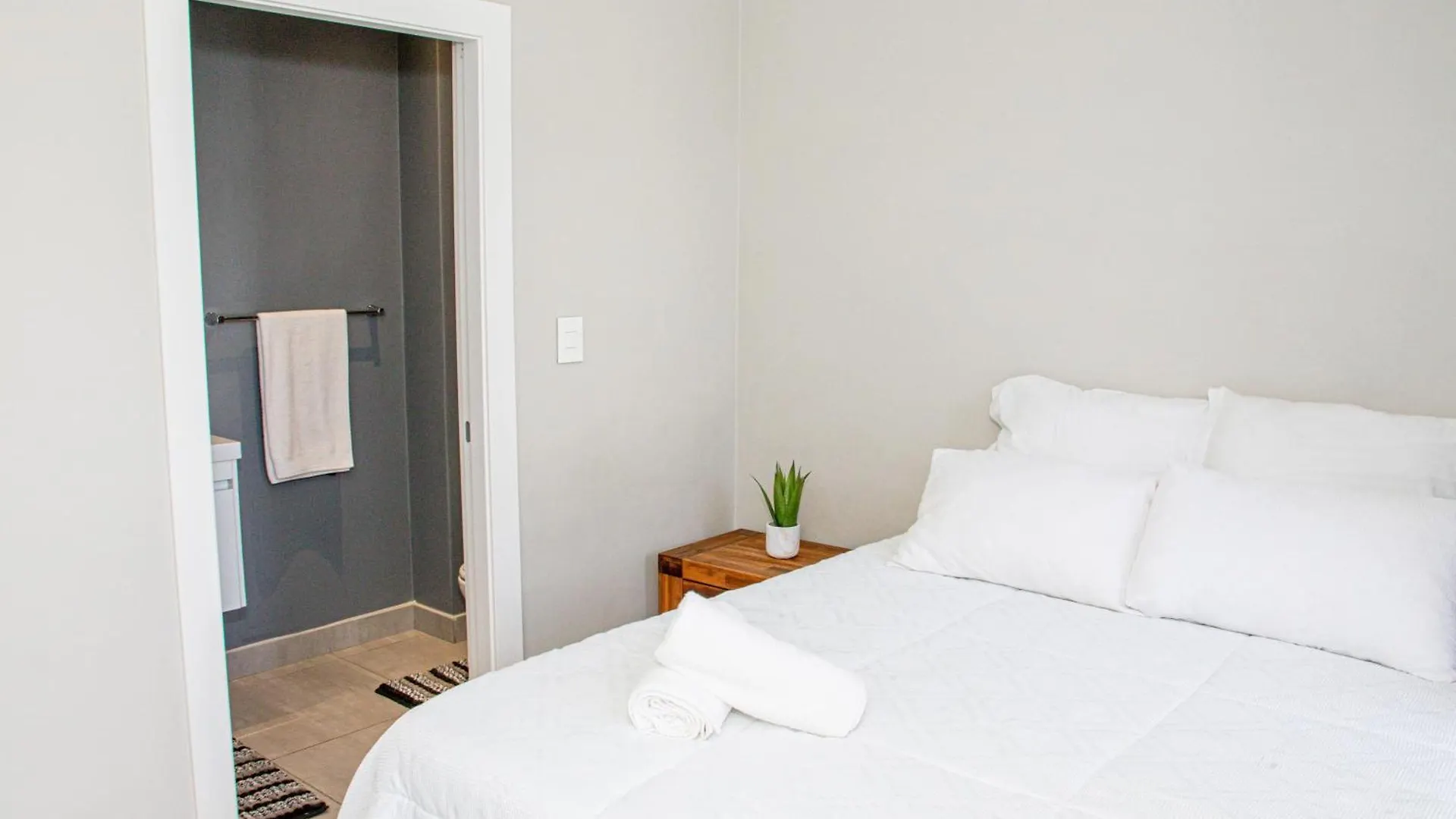 Apartment B&B Sitari County Estate - The Most Iconic Estate Cape Town