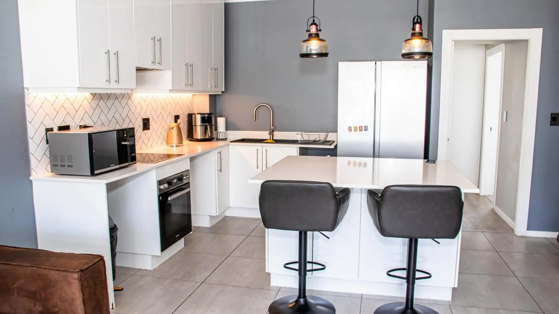 B&B Sitari County Estate - The Most Iconic Estate Cape Town